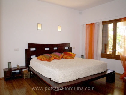 Hauptschlafzimmer mit Badezimmer en suite