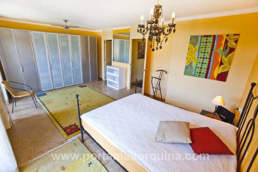 Das Hauptschlafzimmer von insgesamt zwei Schlafzimmern