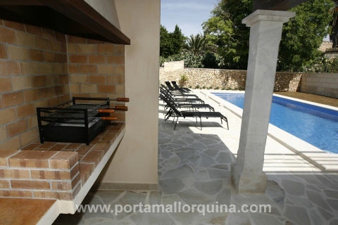 Barbecuebereich und Pool