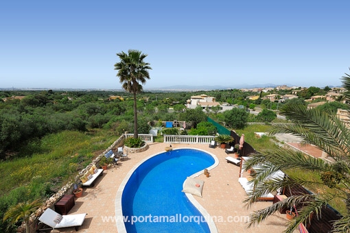 Pool mit fantastischem Ausblick