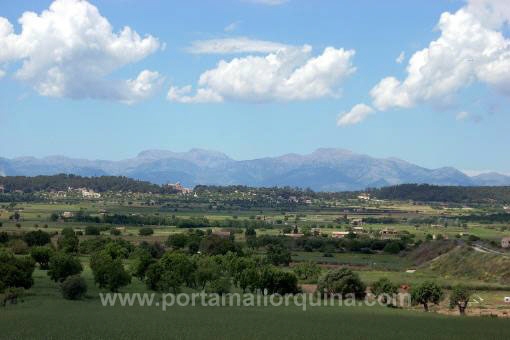 Panoramalandschaftsblick über das Umland von Sant Joan