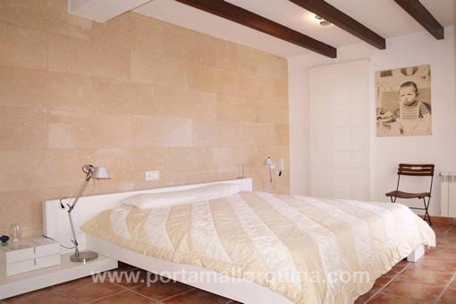 Großzügiges Schlafzimmer