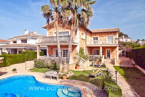 Villa in Bahia Azul