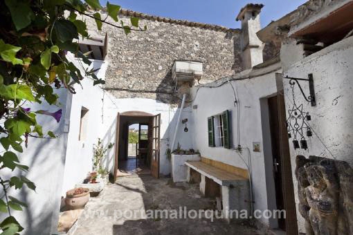 Patio des typisch mallorquinischen Dorfhauses