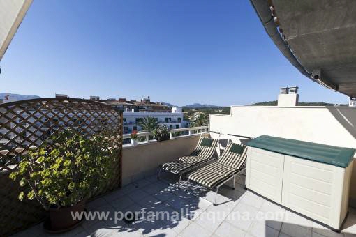 Große Dachterrasse mit Panoramablick