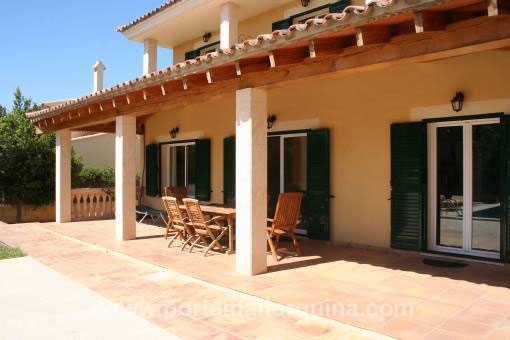 Überdachte Terrasse