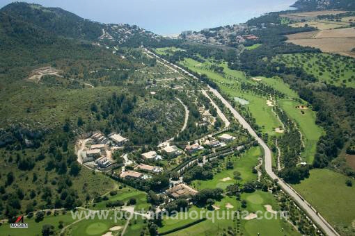 Toplage: die Villa befindet sich inmitten des Golfresorts von Canyamel