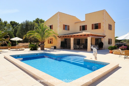 Finca in Cala Mandia zum Kauf