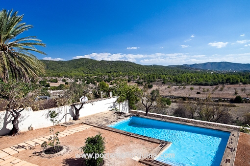 Fantastische Aussicht auf Pool und Landschaft
