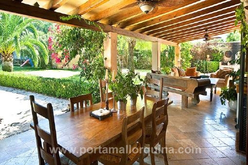 Überdachte Terrasse