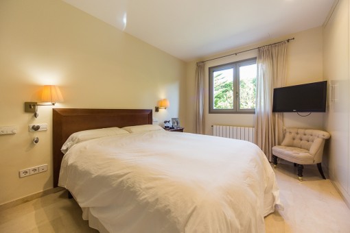 Fabelhaftes haus im minimalistischen stil mit pool, garten und ...