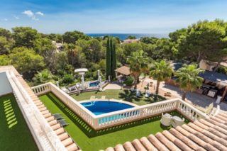 Luxuriöse Villa in mediterranen Stil mit einzigartiger Gartenoase und Meerblick