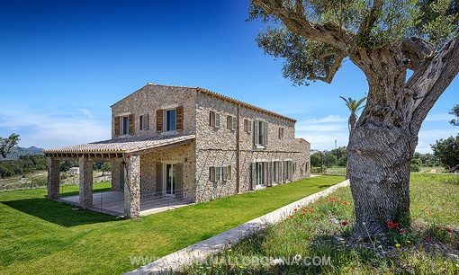 106110-arta-luxury-country-house-exterior-view