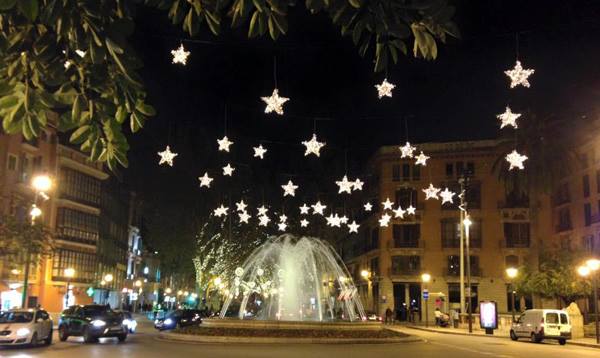 Palma erstrahlt in seiner Weihnachtsbeleuchtung