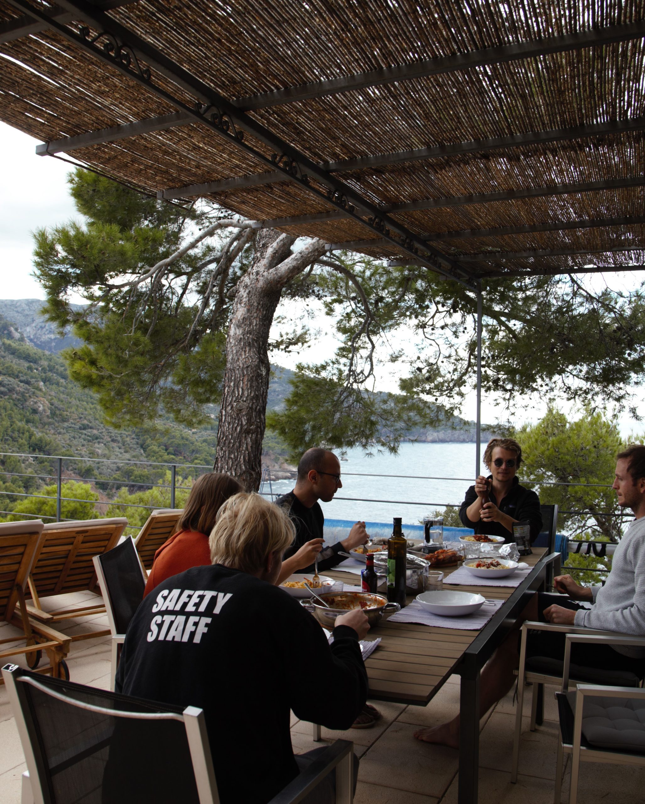 DudekmitseinemTeamaufMallorca2-scaled Mallorca als Homeoffice Paradies