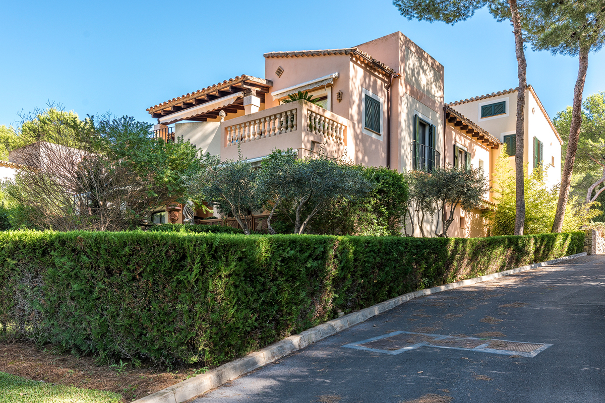 Schöne Villa mit Meerblick in der Golfanlage in der Nähe des Country Clubs in Santa Ponsa