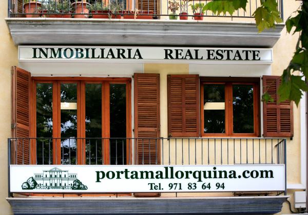 Das erste Porta Mallorquina Immobilienbüro in Artà.