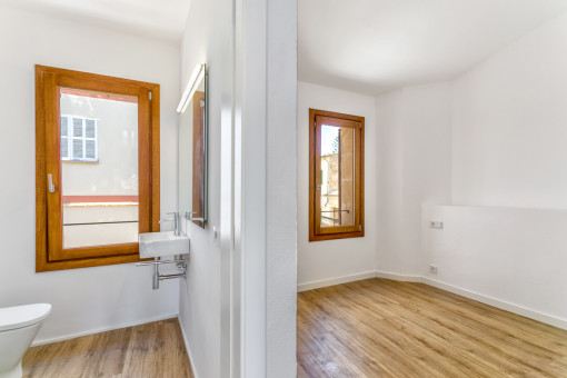 Gerade fertig gestelltes Dorfhausprojekt mit moderner Raumaufteilung