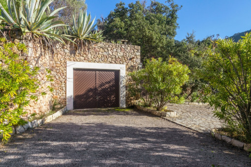 Garage auf dem mediterranen Grundtsück