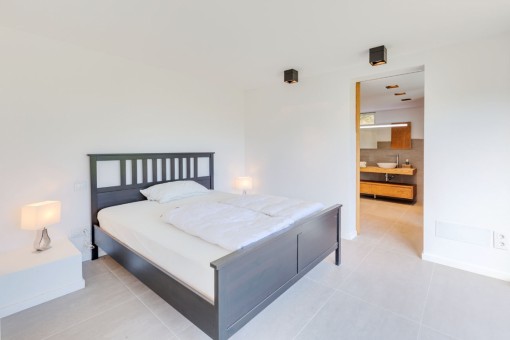 Renovierte Wohnung mit 4 Schlafzimmern, privatem Garten und herrlichem