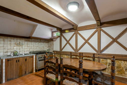 Rustikale Küche im Keller