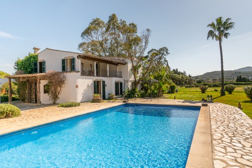 Landestypische Finca in pittoresker Umgebung mit Pool nur 3 km von Pollença und Strand entfernt