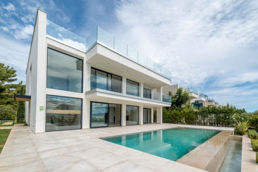Luxusvilla auf dem höchsten Punkt der beliebten Urbanisation und Golplatz von Alcanada