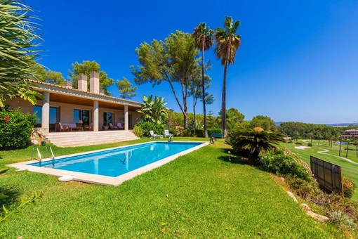 Mediterranes Villa-Anwesen in exzellenter Lage direkt am Golfplatz in Son Vida