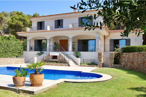 Herausragend sanierte Villa mit Meerblick in Port d'Andratx
