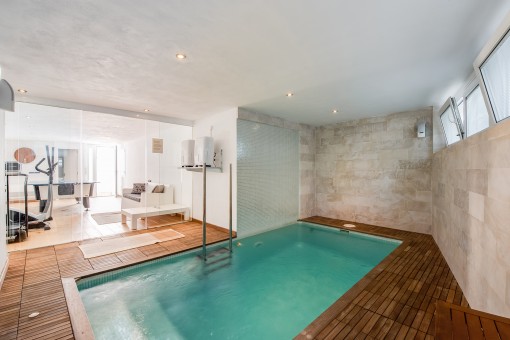 Indoor pool und Freizeitraum