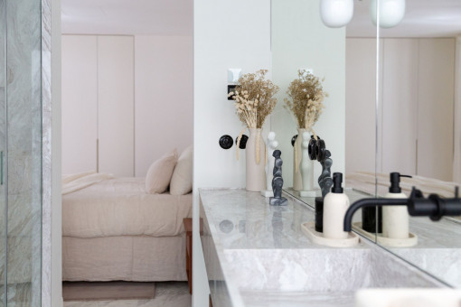 Eines von 3 Schlafzimmern mit Badezimmer en Suite