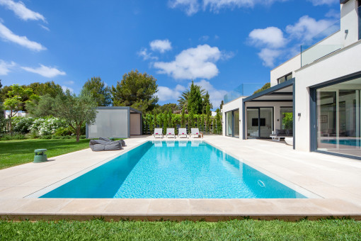 Luxuriöse Neubauvilla mit Pool und mediterranem Garten in Sol de Mallorca