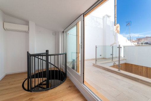 Renoviertes lichtdurchflutetes Stadthaus mit privater Dachterrasse in der Altstadt von Palma