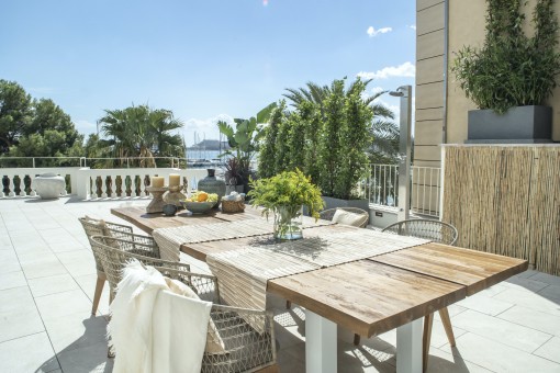 Luxuswohnung mit Meerblick in einem historischen Gebäude an der Uferpromenade von Palma