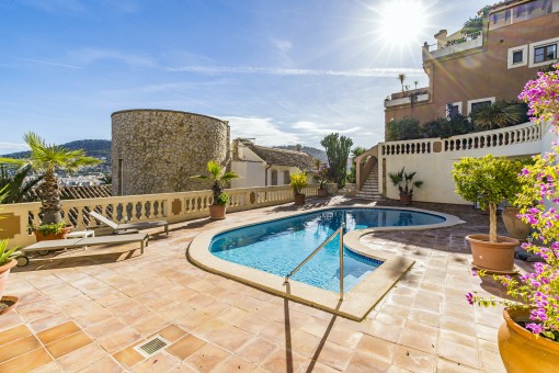 Lichtdurchflutetes, kernsaniertes Apartment mit großzügiger Terrasse und Pool in Port d' Andratx