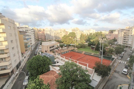Schöne Wohnung mit Terrasse, Parkplatz und freiem Ausblick in Palma