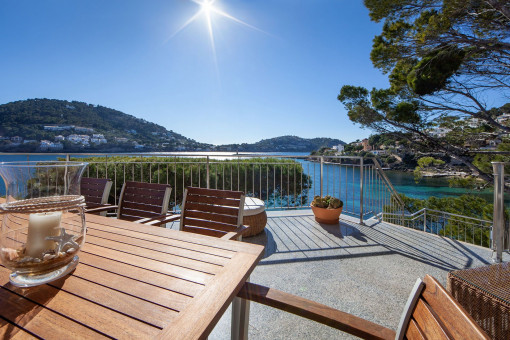 Beeindruckende Meerblick-Terrasse in erster Linie