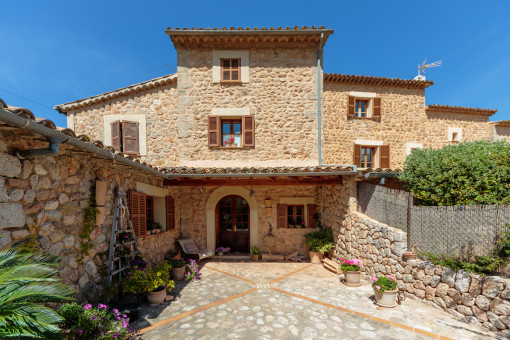 Traditionelle mallorquinische Finca in perfektem Zustand am Rande von Sóller