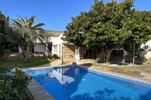 Charmante Villa mit Pool und Ferienvermietungslizenz fußläufig zum Hafen von Portocolom