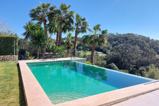 Pool mit Weitblick