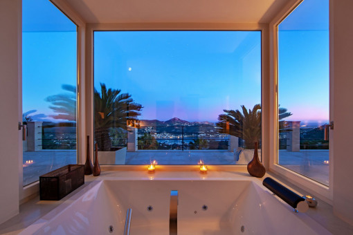 Badezimmer am Abend