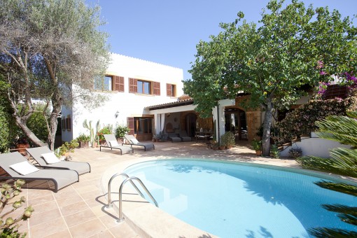 Villa mit Pool, Garten und Meerblick mit viel Privatsphäre in Port Verd