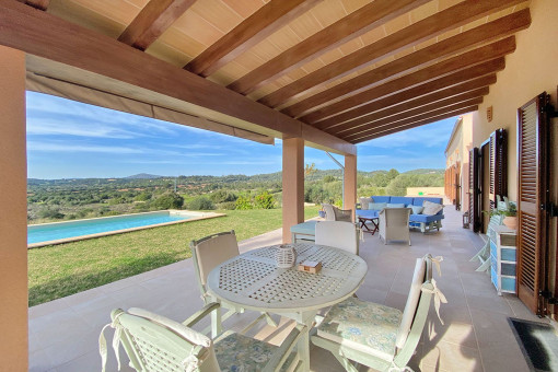 Großzügig geschnittene Finca in fantastischer Lage mit Pool und Weitblick in Son Servera