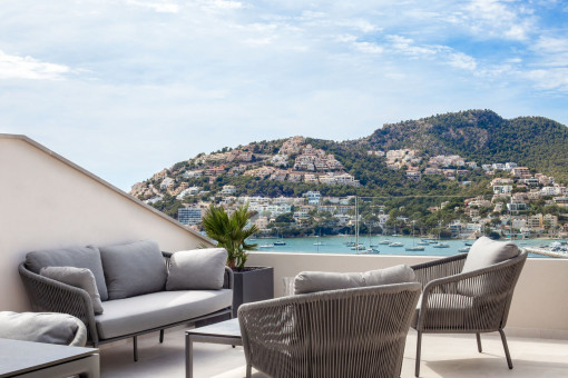 Luxuriöses, komplett saniertes Townhouse mit atemberaubenden Blick auf den Hafen von Port Andratx