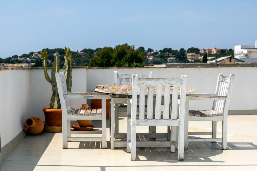 Weitere Terrasse mit Essbereich