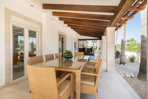 Überdachte Terrasse