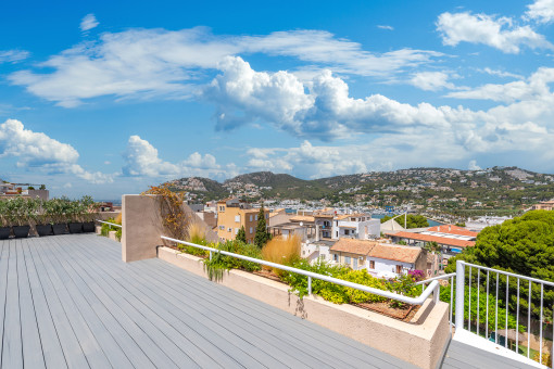 Luxus-Penthouse mit Dachterrasse, Gemeinschaftspool und Meerblick in Port Andratx