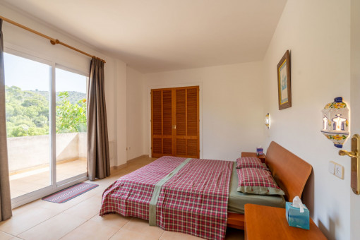 Schlafzimmer mit Balkonzugang