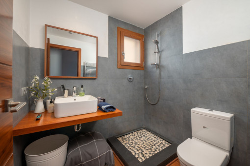 Badezimmer mit Tageslicht