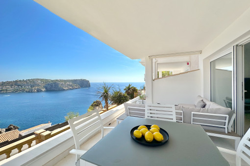 Garten-Apartment in beliebter Anlage mit überragendem Meerblick in Port Andratx